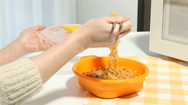 Flipping the lid over to use as a side plate